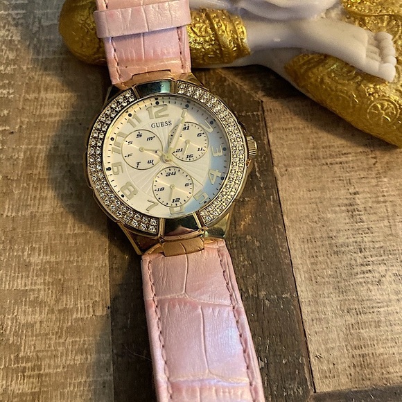 Guess Ladies Fashion Watch⌚️ - Picture 2 of 9